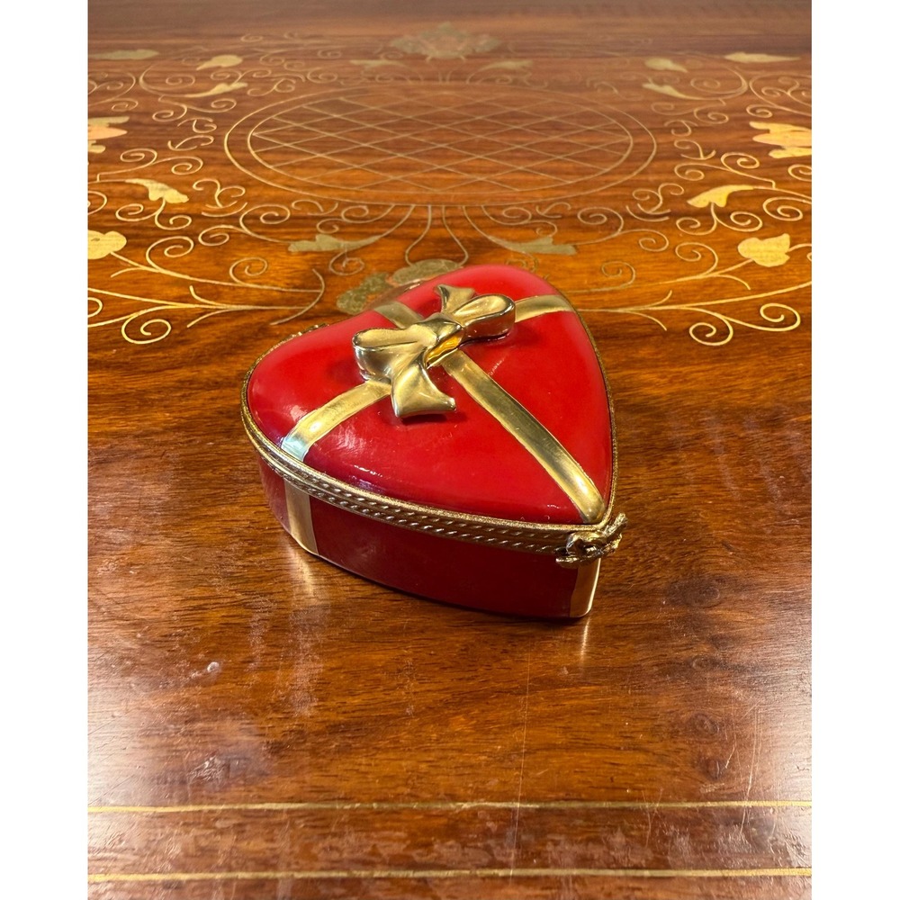 Vintage Rochard Limoges Heart Chocolate Box • Hand Painted Porcelain Trinket Box - Picture 16 of 17